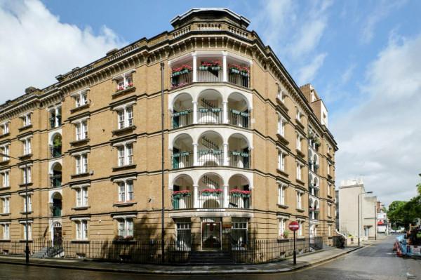 47㎡的歷史小公寓,卻有一個現代感十足的粉色廚房!藝術感爆棚 47㎡的歷史小公寓,卻有一個現代感十足的粉色廚房!藝術感爆棚