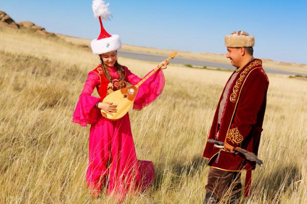 正在混亂的哈薩克，自認是成吉思汗的後代，然而真實情況呢