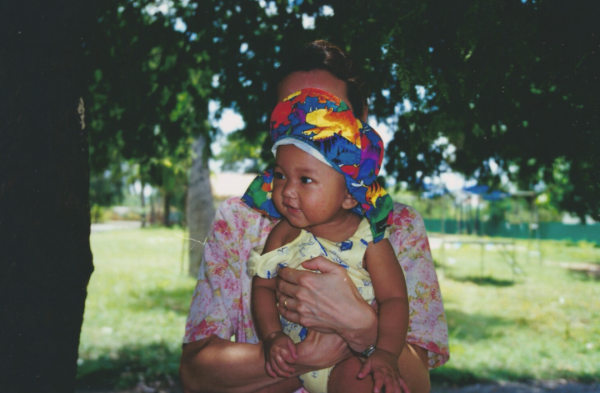 “洗嬰帝國”有多黑？美國巨星安吉麗娜·朱莉的養子是偷來的？