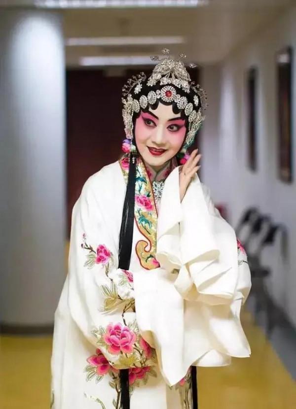 和京劇藝術家李勝素探討：高雅可以，能不能不要國家經費撥款？