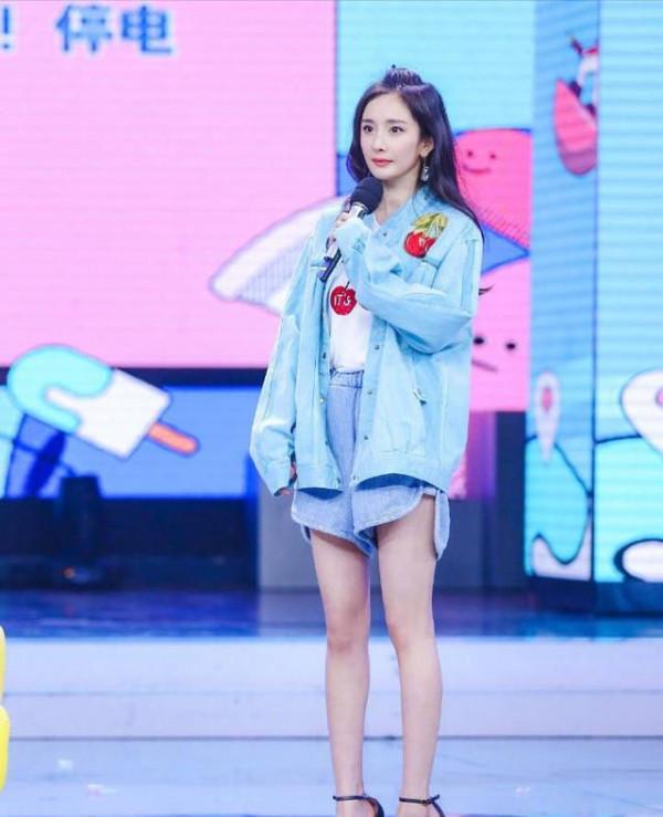 有一種“整容”,叫離婚2年。楊冪沒有變化,但劉華偉卻面目全非 有一種“整容”,叫離婚2年。楊冪沒有變化,但劉華偉卻面目全非