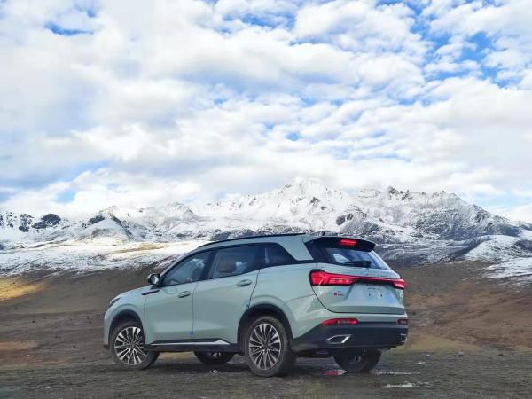 自駕川西 | 無懼暴雪、山路，與風光新580邂逅最美雪山