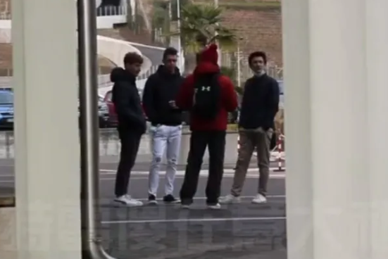 瘋狂！全球疫情十大最反智照片：與確診病人對嘴 舔新冠棒棒糖