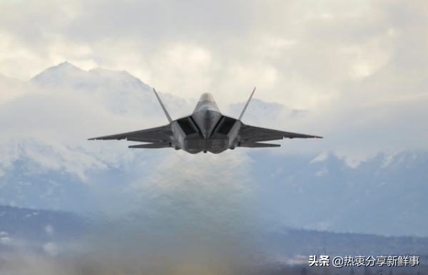 伊朗的新型 Kowsar 戰鬥機看起來奇怪且熟悉