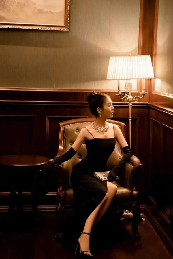 佟麗婭元氣滿滿，一顰一笑都美得讓人移不開眼，溫柔可人