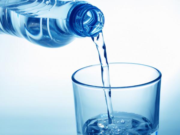 早上起床喝一杯溫水等於喝細菌? 早上起床喝一杯溫水等於喝細菌?