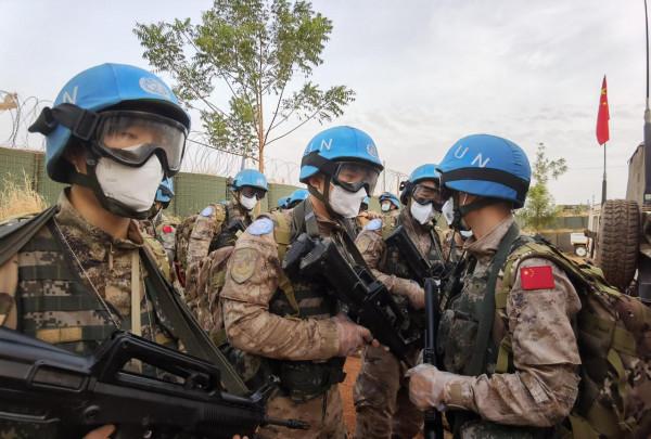 中國第9批赴馬裡維和工兵分隊梅納卡分遣隊出征