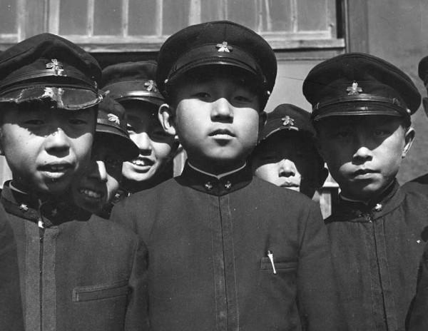 訪華、娶平民皇后、拒拜靖國神社，日本上皇傳奇的一生