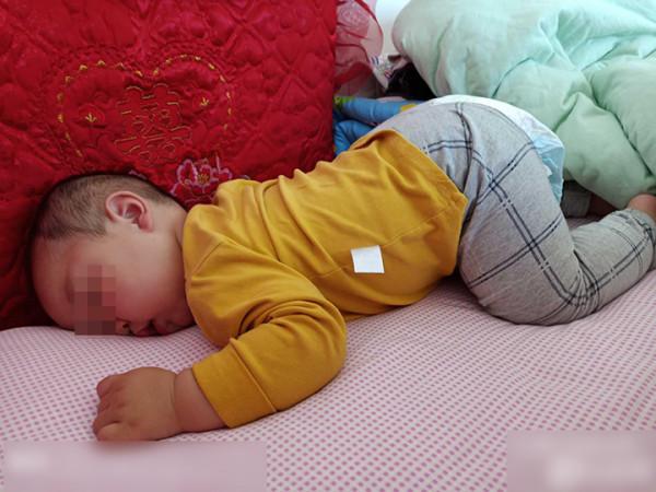 為什麼寶寶喜歡趴著睡?背後有這四大原因,利弊父母要提前瞭解 為什麼寶寶喜歡趴著睡?背後有這四大原因,利弊父母要提前瞭解