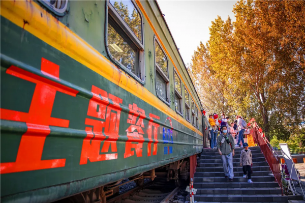 綠皮火車主題餐車來了!! 綠皮火車主題餐車來了!!