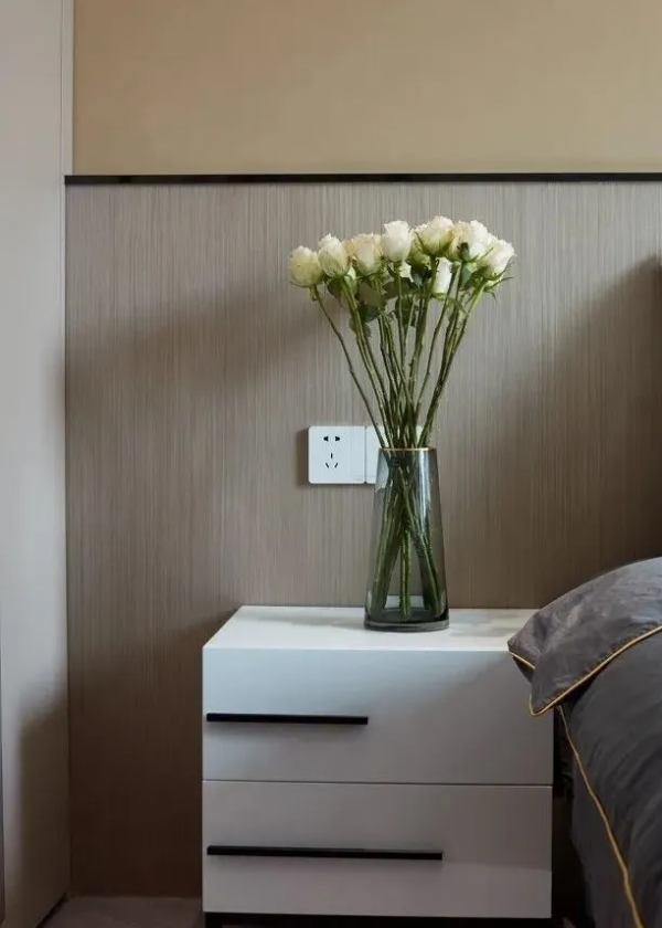 83平米現代三居室，全屋以黑白灰為主，打造出時尚有氣質的居室