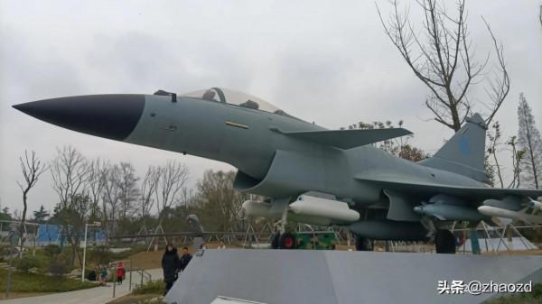 近距離觀摩戰機英姿