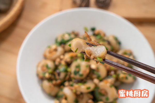 這做法還是頭回見!一捏就好,軟糯頂飽,5塊錢做一大盤 這做法還是頭回見!一捏就好,軟糯頂飽,5塊錢做一大盤