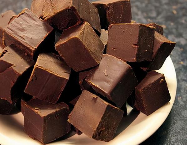 給孩子買零食，記住別買“笨蛋脂肪”，沒有營養，吃多了危害健康