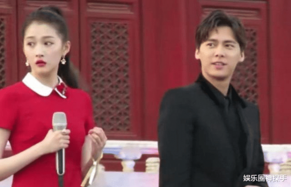 181cm李易峰現身某活動,穿內增高合影,比對方高出一點 181cm李易峰現身某活動,穿內增高合影,比對方高出一點