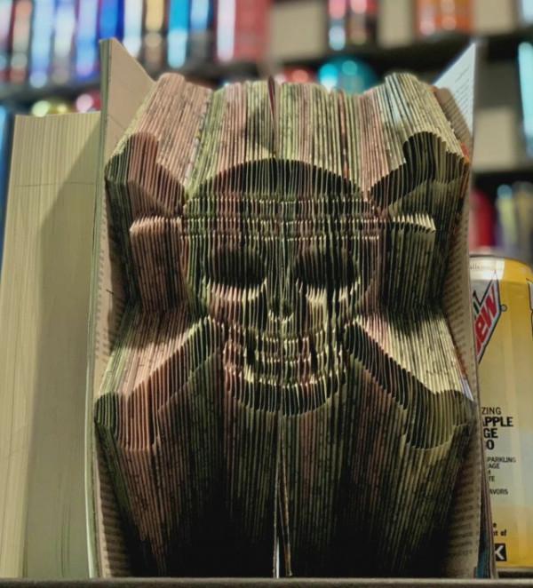 海賊王:用雜誌疊成海賊logo,網友:用多少節課練出來的? 海賊王:用雜誌疊成海賊logo,網友:用多少節課練出來的?