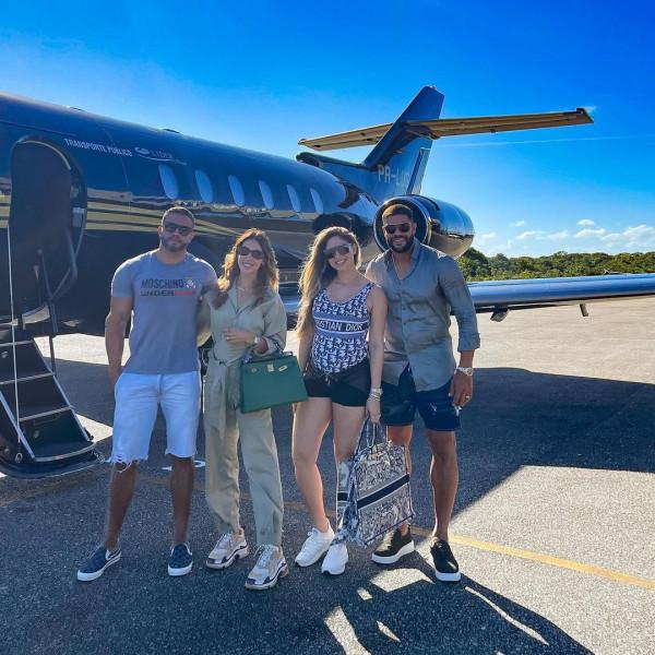 人生贏家胡爾克！巴甲冠軍在手，乘私人飛機度假，懷孕妻子恩愛