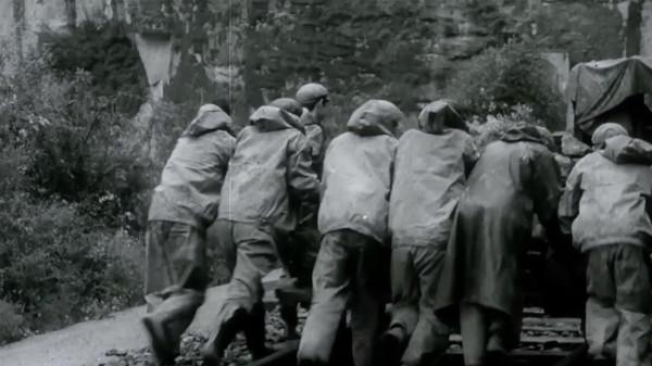 郭俊卿：14歲剃光頭參軍，5年不脫衣睡覺，身份曝光被毛主席接見