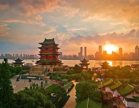 滕王閣景區宣佈: 背誦《滕王閣序》全文免門票，有人說:“太難了”