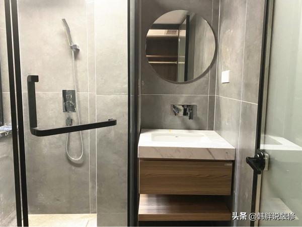 130㎡新房硬裝剛結束，還沒傢俱和軟裝，進門就是客廳真少見