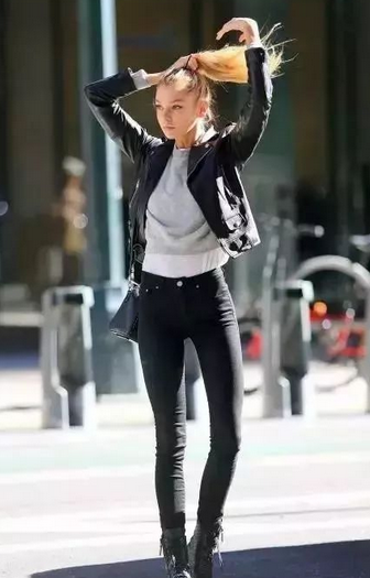 時髦炸了，一雙馬丁靴，輕鬆搞定多種穿搭