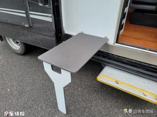 新款福特Pro房車來了,配2.2T柴油動力自動擋,6座設計廁所能變大 新款福特Pro房車來了,配2.2T柴油動力自動擋,6座設計廁所能變大