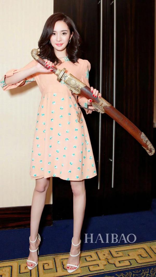 這個作品只看腿:楊冪 這個作品只看腿:楊冪