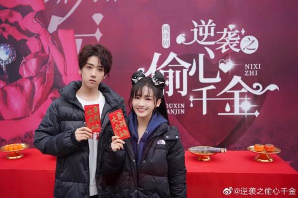 2022年，《兩個人的小森林》《愛的二八定律》等劇將“高甜撒糖”