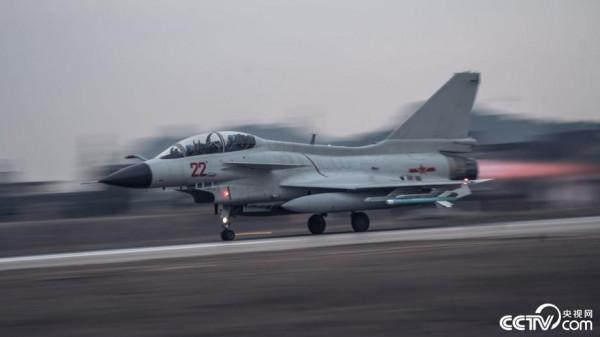 東部戰區海軍航空兵協同演練 萬里海空激戰正酣 東部戰區海軍航空兵協同演練 萬里海空激戰正酣