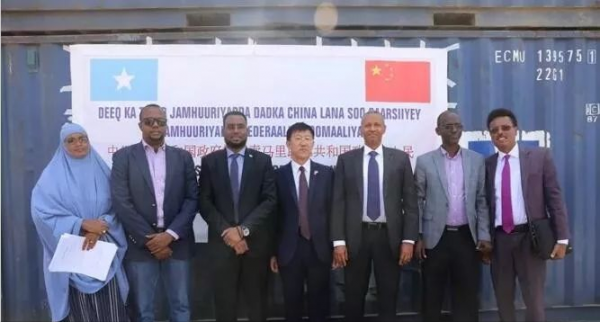 索馬利亞海盜最丟臉的搶劫：挾持貨船2年無人贖，還要養22名人質