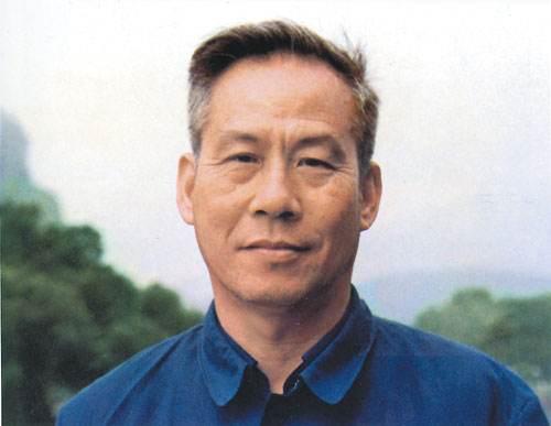 他是海南省首位省委書記，曾獲十佳公僕稱號，去世20年人民仍懷念