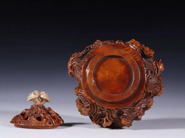 舊藏「黃楊木鑲壽山石鈕 香薰擺件」規格長10.5寬10高9.1內徑5.2cm