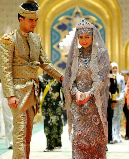 哈菲查:汶萊第一白富美,結婚時身披“鑽石婚紗”,腳踩黃金地板 哈菲查:汶萊第一白富美,結婚時身披“鑽石婚紗”,腳踩黃金地板