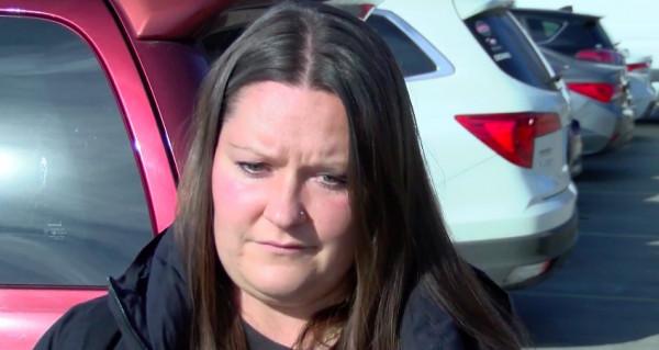 美國服務員收到好心顧客給的4400美元小費，反被餐廳炒魷魚