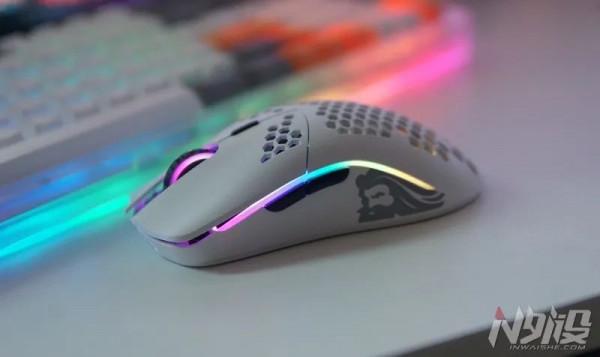 白色顏值賽高!Glorious奧丁無線遊戲滑鼠簡評 白色顏值賽高!Glorious奧丁無線遊戲滑鼠簡評