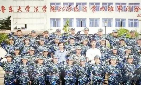 祁發寶身邊的翻譯：已是大四學生，當時沒想太多，職責所在不後退