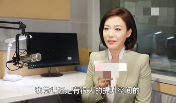 央視曝光主播鄭麗工作日常,西裝都是親自燙熨,深夜才吃得上晚餐 央視曝光主播鄭麗工作日常,西裝都是親自燙熨,深夜才吃得上晚餐