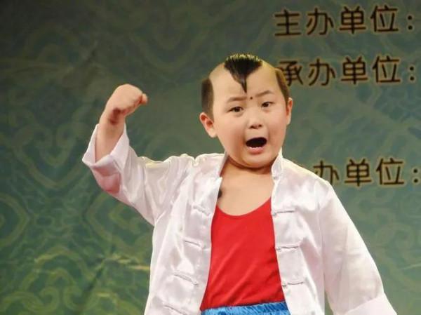 8位登上春晚的童星，最大15歲，最小3歲，有人8歲就去世