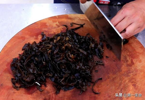 簡單又好吃的小炒木耳,掌握這幾個技巧,木耳脆嫩可口更入味 簡單又好吃的小炒木耳,掌握這幾個技巧,木耳脆嫩可口更入味