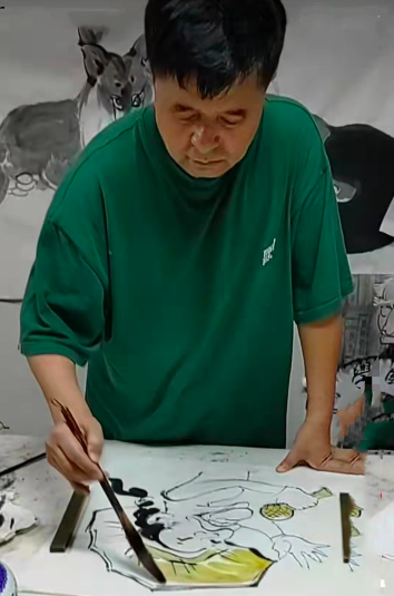 62歲畢福劍坐街頭拉二胡，挺肚腩打扮不修邊幅，寶刀未老被求直播