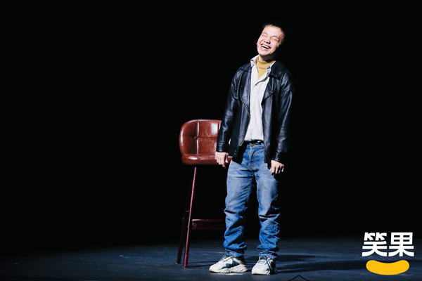 脫口秀演員小佳：首先自我癒合，然後帶著我的觀眾一起和解