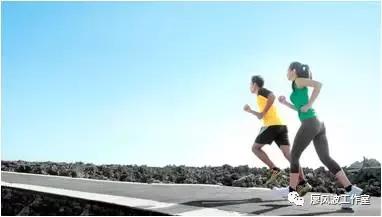 跑步中加入上坡和下坡訓練,助力增強腿部力量 跑步中加入上坡和下坡訓練,助力增強腿部力量