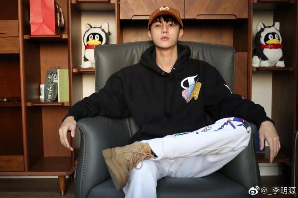 《聞香識公子》被群嘲？景甜被修成大頭娃娃魚，龔俊懸浮外太空？