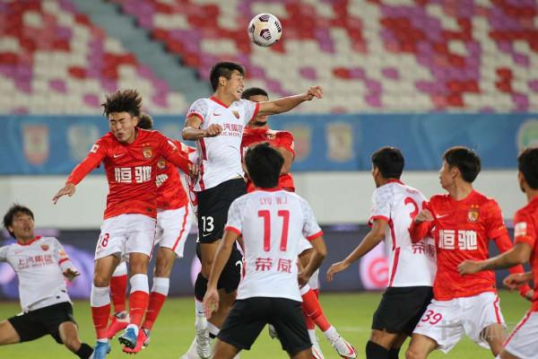 媒體人：足協限薪選錯了時間 山東若奪冠是職業規律的結果