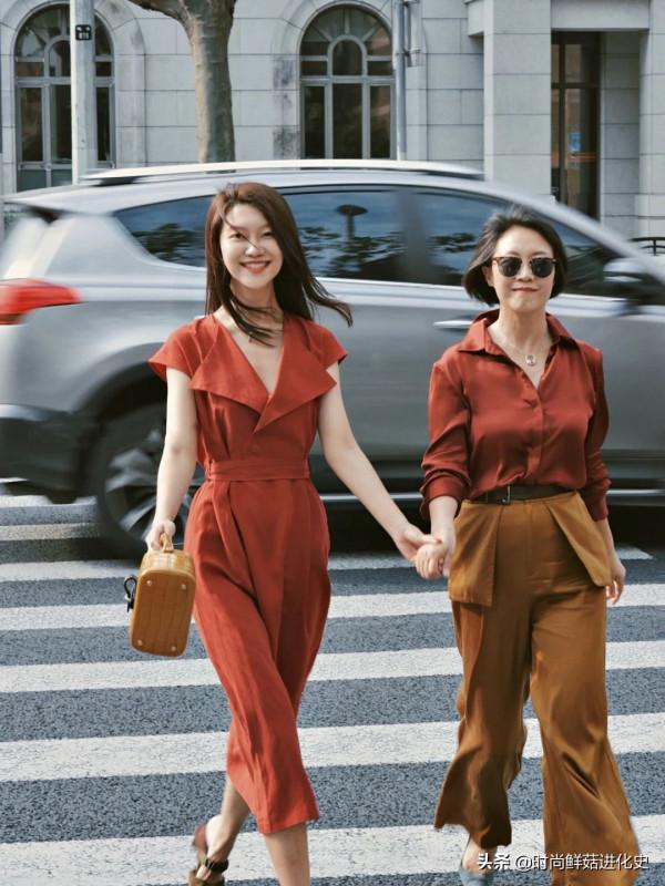 今秋流行一種新外套，叫“醋酸外套”，時髦顯瘦，五六十歲穿好美