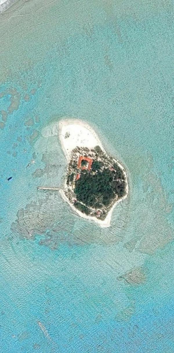 兩座軍艦島，一座是罪惡之島，一座是天堂之島，都與日本有關