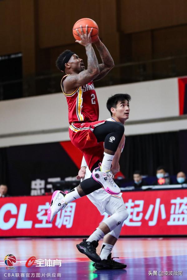 費爾德邢志強合砍50分,楊學增硬扛阿的江,CBA山西112-97新疆 費爾德邢志強合砍50分,楊學增硬扛阿的江,CBA山西112-97新疆