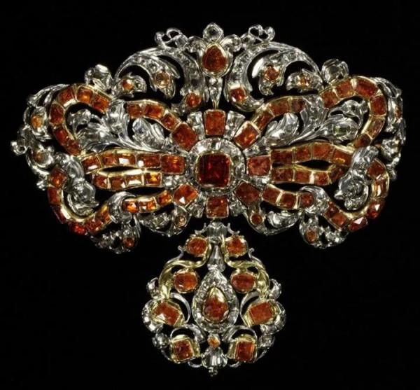 洛可可、巴洛克、拜占庭各種風格的珠寶怎麼區分? 洛可可、巴洛克、拜占庭各種風格的珠寶怎麼區分?