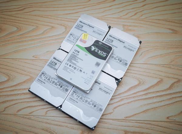 歷史低價買到九盤位萬兆 NAS 機皇：威聯通 TS-H973AX