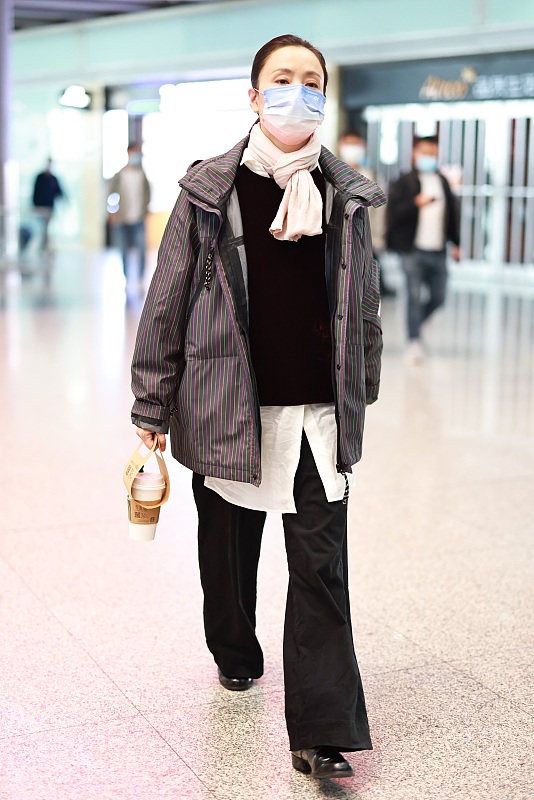 中年女人怎麼穿才好看？有了這些巧思，你也會穿得顯年輕又不雷人